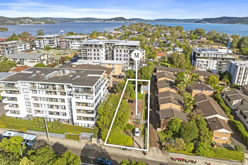 Point Frederick 4ห้องนอน Large development site moments to waterfront