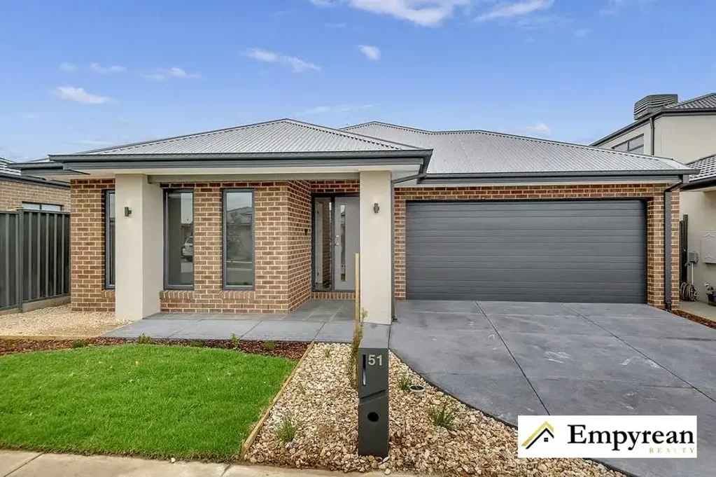 Liight & Bright Family Home with 2 Living Areas