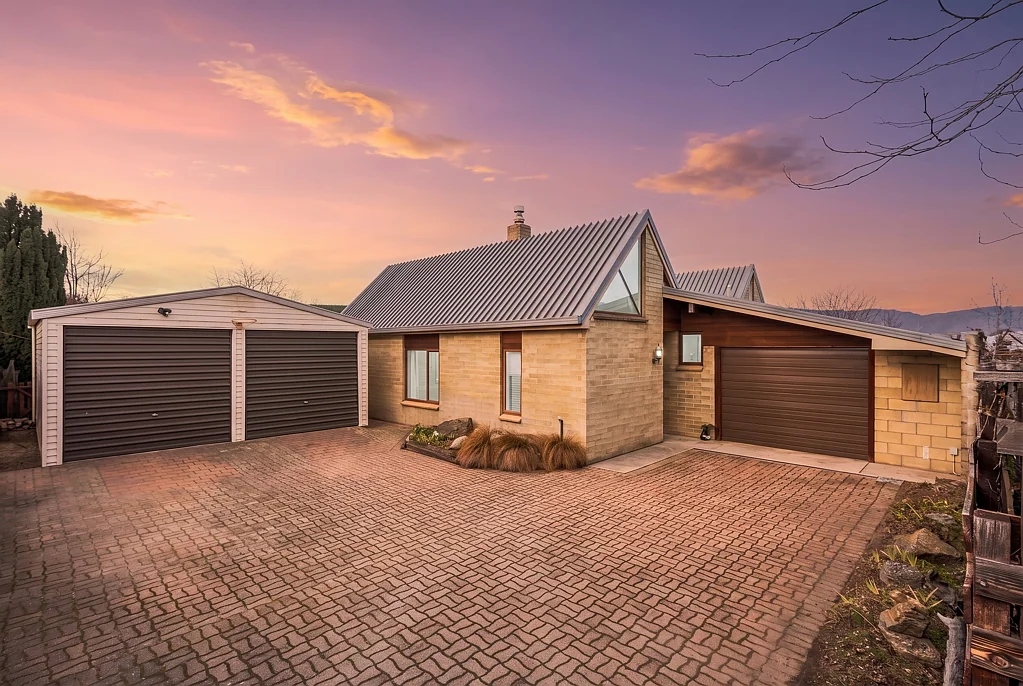 Alexandra 3 Bedroom Architectural Character and Exceptional Garaging