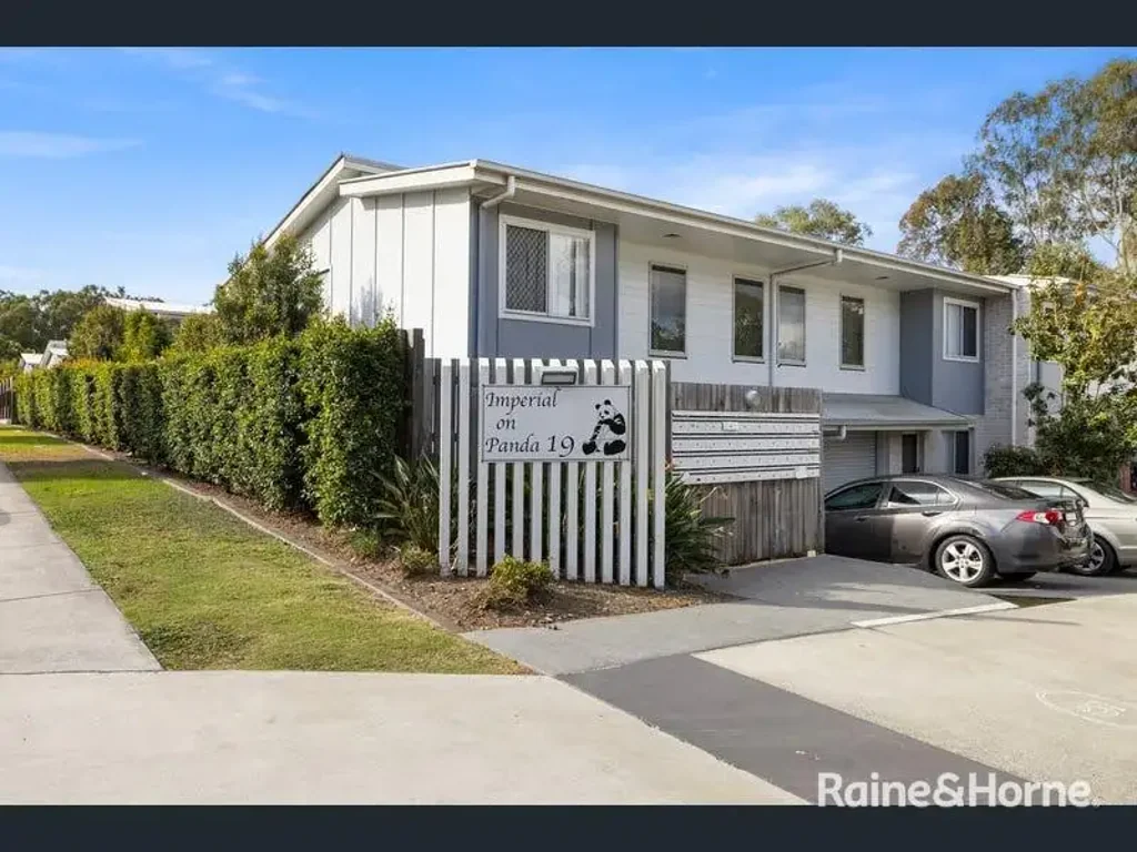 **DEPOSIT TAKEN** For Lease: Modern 3-Bedroom Townhouse in Doolandella