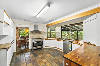 9 Saint Denis Court, Petrie, QLD 4502, 4 phòng ngủ, 3 phòng tắm, House
