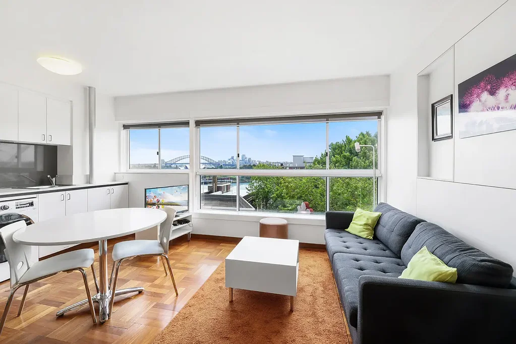 Fully Furnished Apartment with Iconic Bridge Views