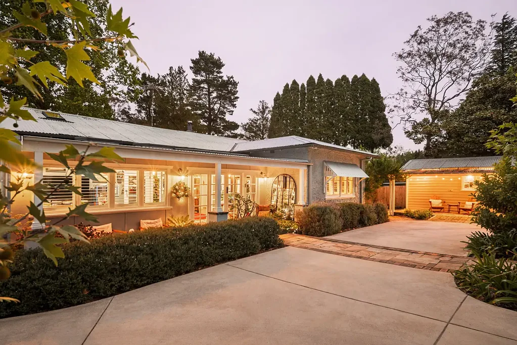 Wentworth Falls 4Kwarto "Lilacs" – An Enviable Fairway Address