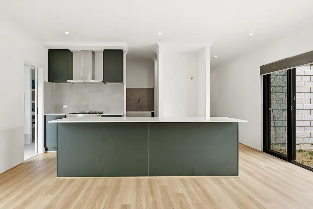 Mandurah 5房  NEAR-NEW SPACIOUS MODERN FAMILY HOME | COMPLETED OCTOBER 2025