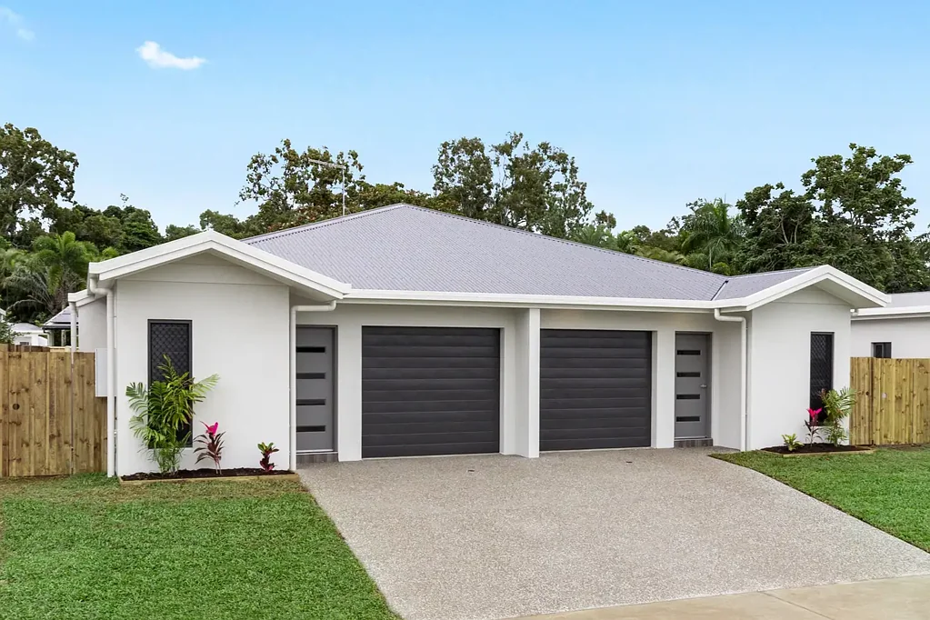 HIGH END, MODERN DESIGNED, DUPLEX LIVING