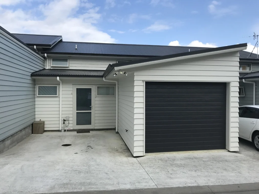 Modern 3-Bedroom Sunnyvale Townhouse, Walk to Train!