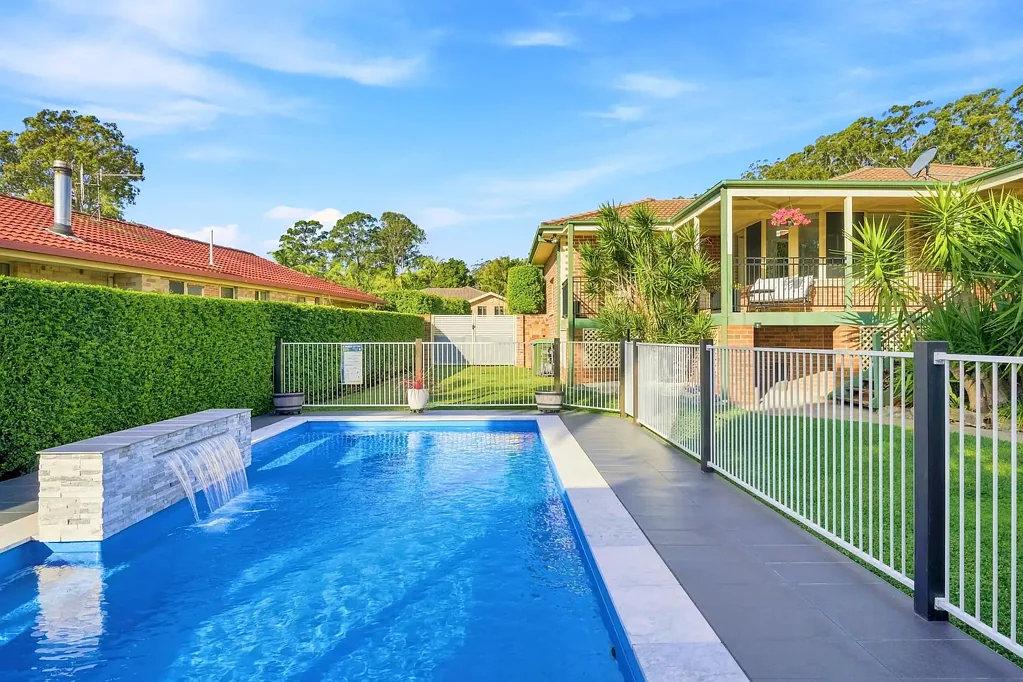 Port Macquarie 5房  A True Five Bedroom Family Home with Separate Studio, Pool and Side Access