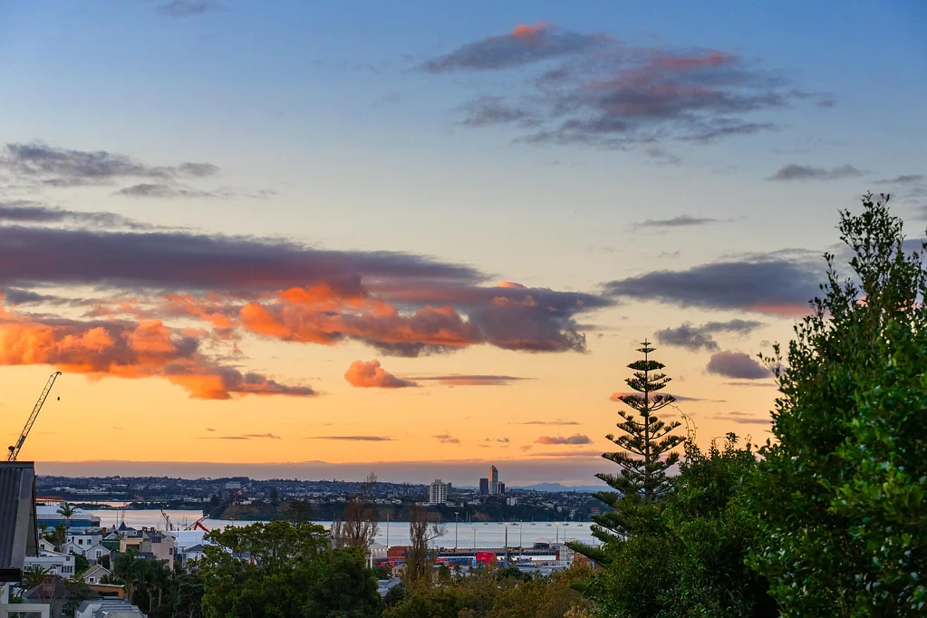 Parnell 2房 DGZ低密度公寓， 观景休闲两不误， 隶属THAB潜力分区，可经营 Airbnb！ PARNELL APT WITH VIEWS, SUN, OUTDOOR LIVING, DGZ