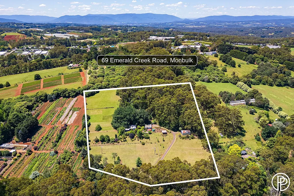 Monbulk 4ਬੈੱਡਰੂਮ 10 ACRES IN THE HEART OF MONBULK with CHARMING HILLS HOME