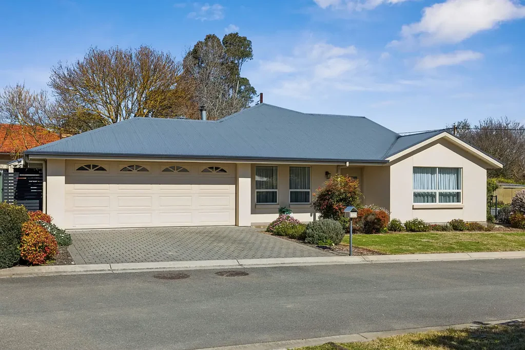 Lobethal 4房  View Your Family's Forever in Comfort Built for a Crowd.