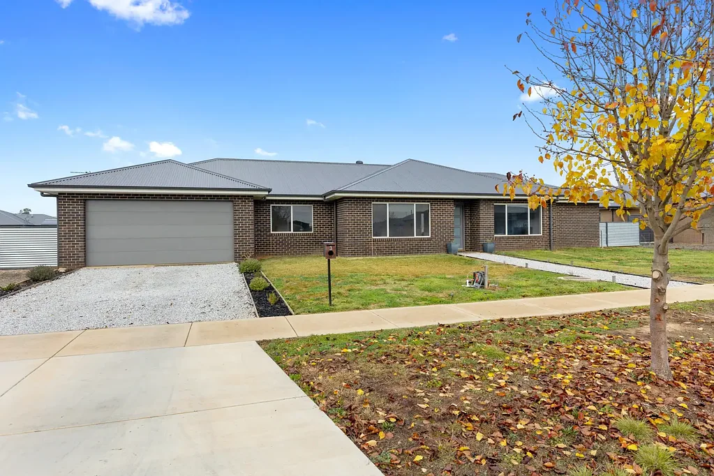 Tatura 4 Bedroom Stylish Family Home with Exceptional Space and Comfort