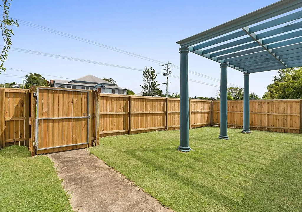 Toowong 2Kwarto Prime Toowong Opportunity – First Floor Apartment with Private Courtyard