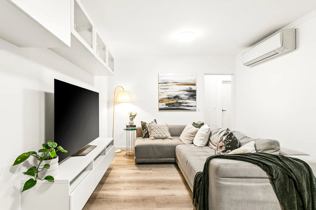 Lane Cove 2房 绝佳地段配以时尚生活，兼具持久品质 Brilliant location matched by on-trend living amongst enduring quality
