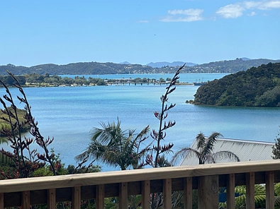 Haruru 3房  SUBSTANTIALLY REDUCED: Peaceful, Private with Prestigious Water Views