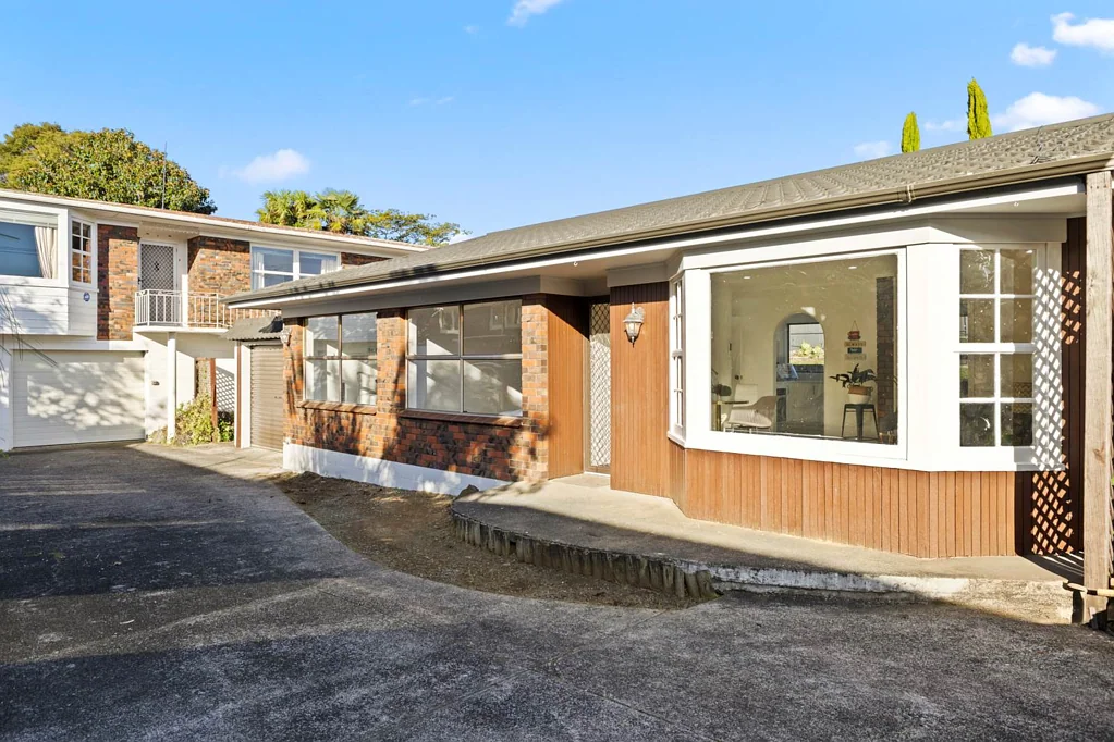 Manurewa 2બેડરૂમ Price by Negotiation, Must Sell! Present all o...
