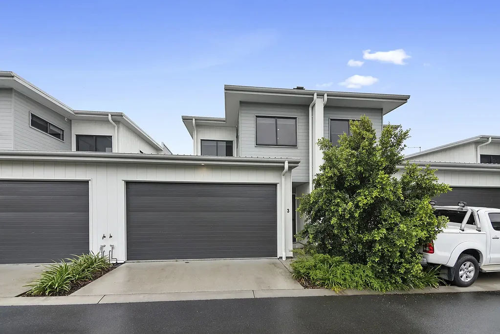 Coomera 3침실 MODERN 3 BEDROOM TOWNHOUSE IN COOMERA