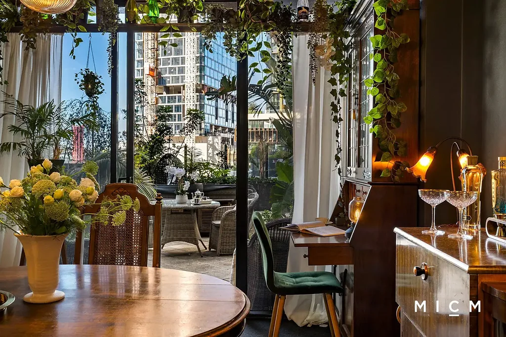 Southbank 1chambre Petite Belle Ombre: A Dreamlike Sanctuary with an Enchanting Terrace