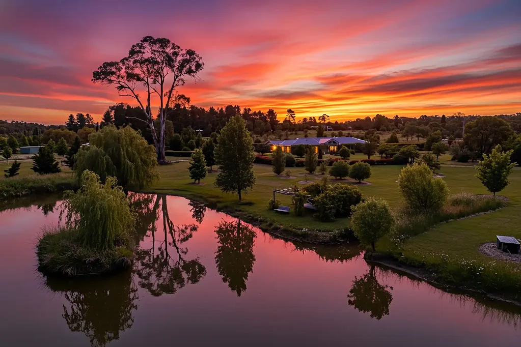 Armidale 4ਬੈੱਡਰੂਮ "Somerset Park" - 48 Acres with Family Residence, Equine Facilities, and Mount Duval Views