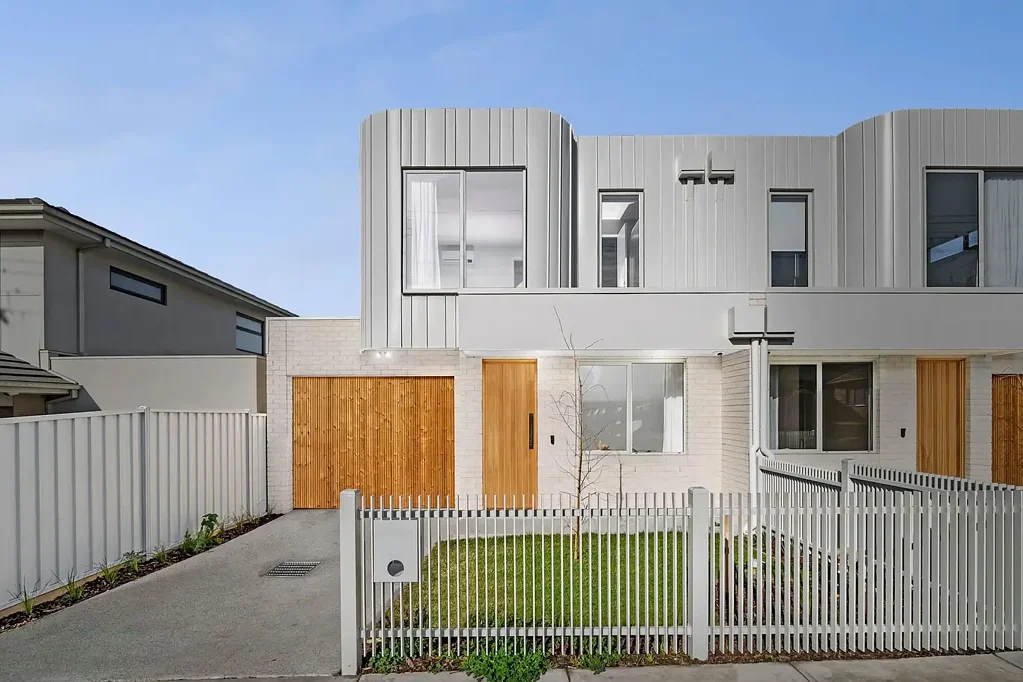 18a Loch Crescent, Strathmore, VIC 3041