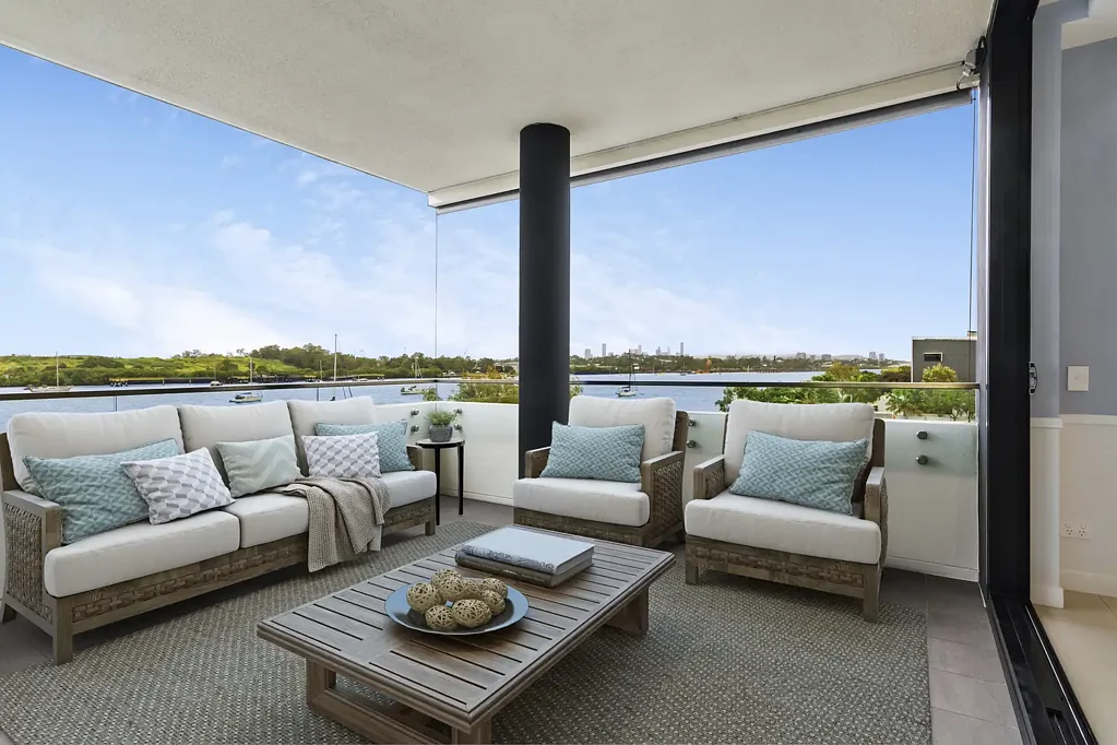 RIVERFRONT RESIDENCE