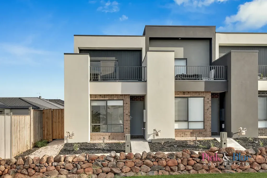 26 Elliottdale Walk, Rockbank, VIC 3335