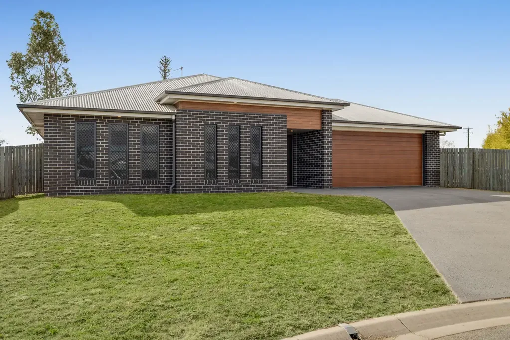 Wyreema 4બેડરૂમ Expansive Family Home on 953m² in Quiet Cul-De-Sac