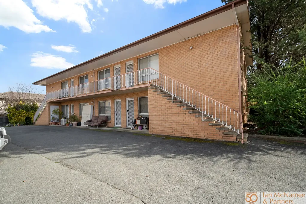 2 bedroom unit close to the CBD