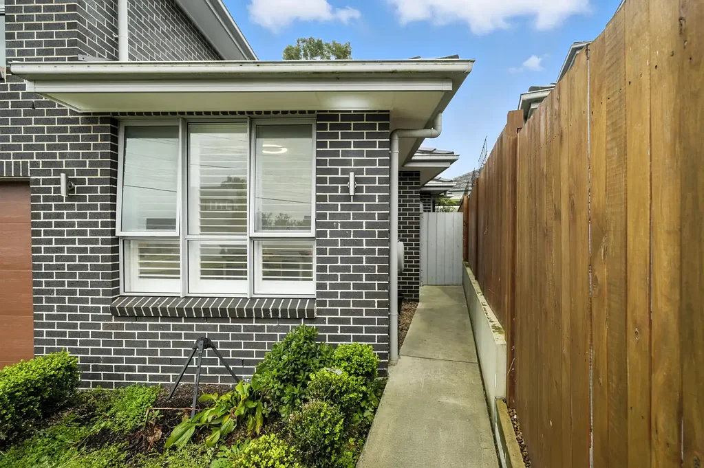 Modern Two-Bedroom Granny Flat with Private Entry & Courtyard