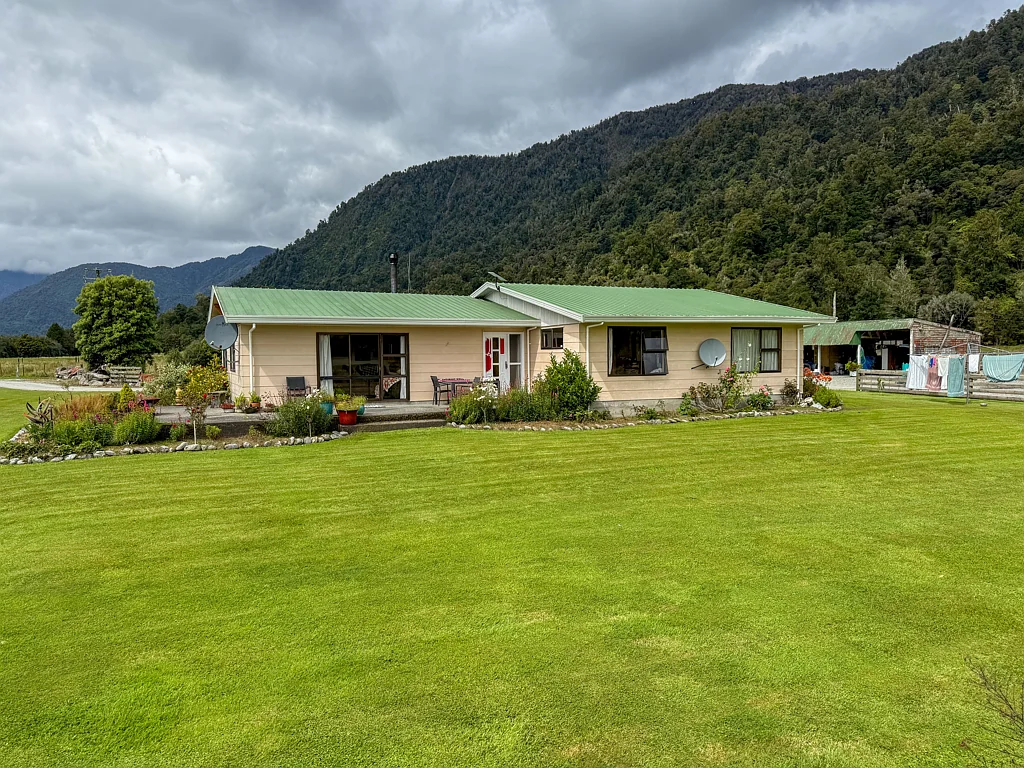 Franz Josef Glacier Productive Dry Stock Unit With Scenic Views