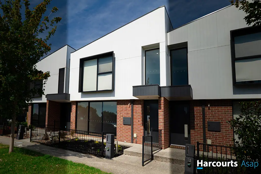 10 Parkdale Drive, Lyndhurst, VIC 3975