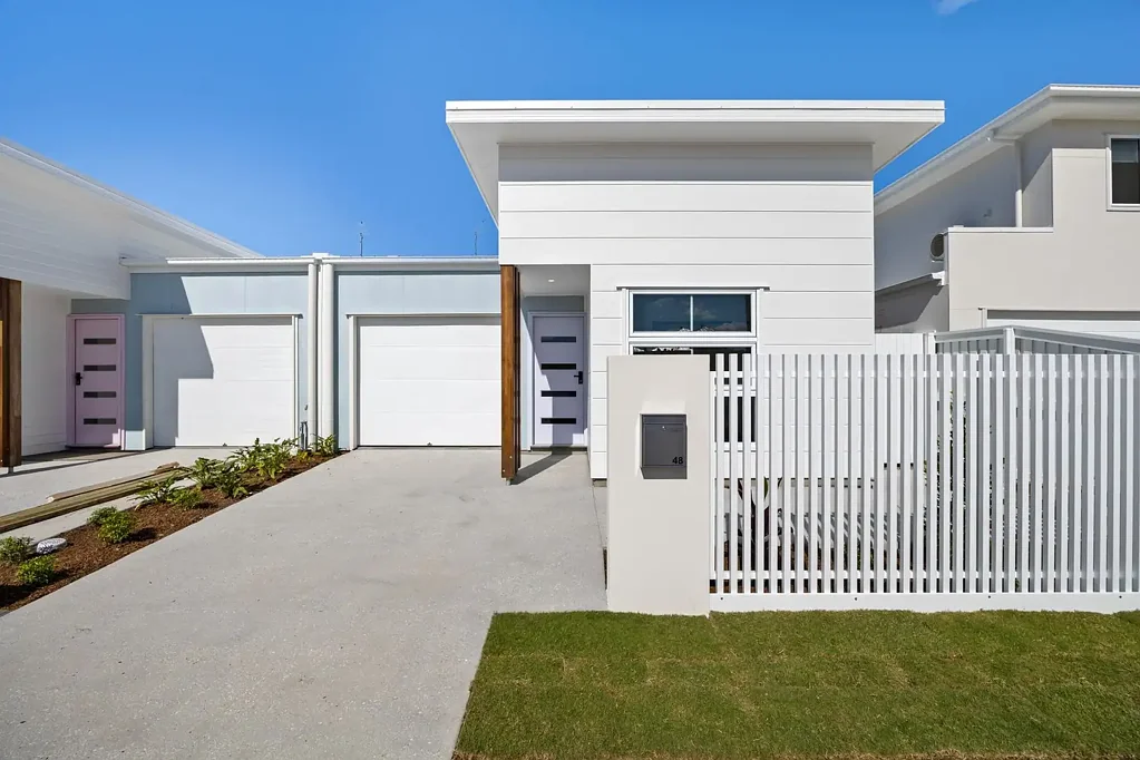 Banya 3 Bedroom Brand New Modern Terrace Living in the Heart of Banya