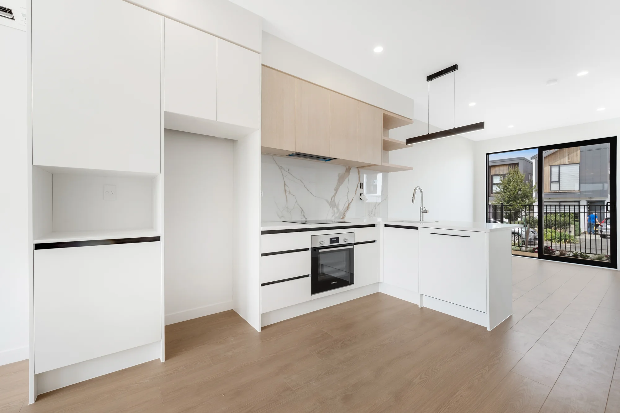 Westgate 2Moenga Stylish Brand New Townhouse - High Stud Design