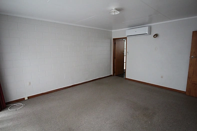 Tidy two bedroom unit - walk to town