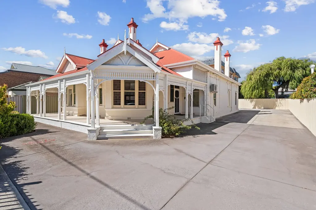 Glenelg 6 Bedroom Prime Glenelg Gem: Historic Charm & Modern Versatility