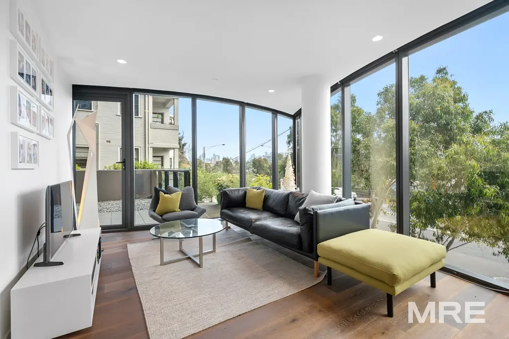 Luxe Yarra living