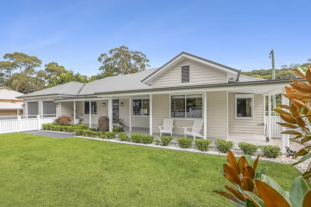 Kurrajong Heights 4 Slaapkamer Timeless Style Meets Elevated Living on a Beautiful 3.01 Acre Parcel