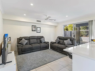 102/21 Emerald Place, Bridgeman Downs, QLD 4035, 3 Bedrooms, 2 Bathrooms, Townhouse