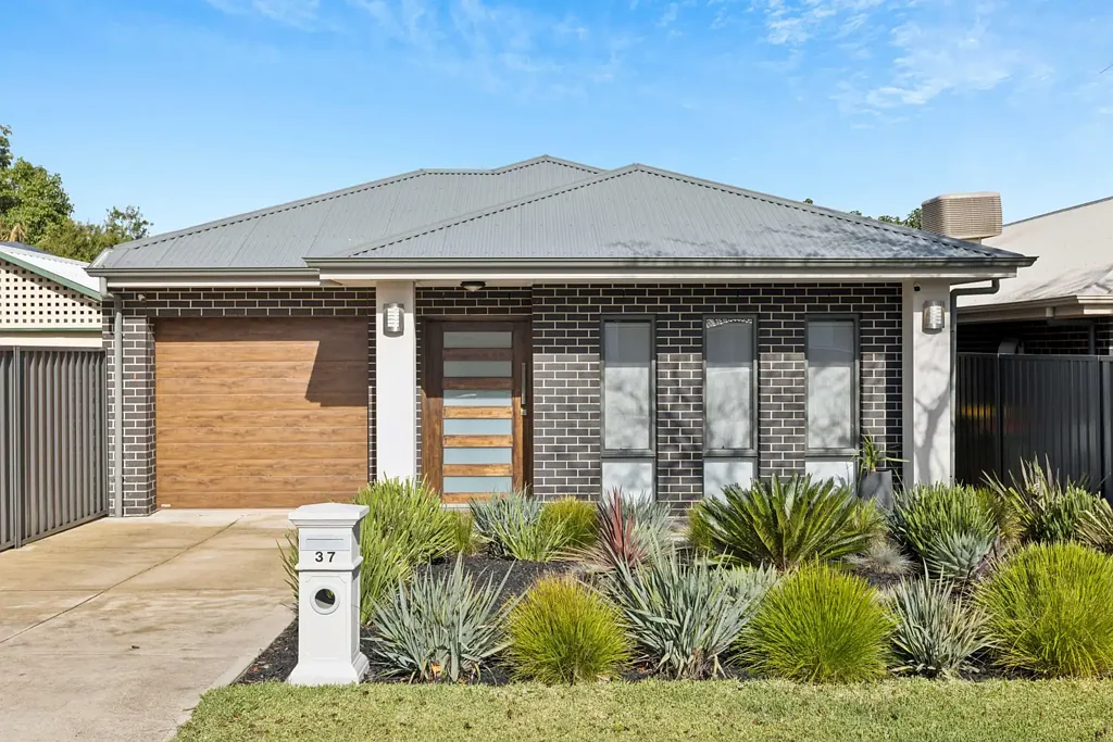 Modern 3 Bedroom 2 Bathroom Home In Dernancourt!
