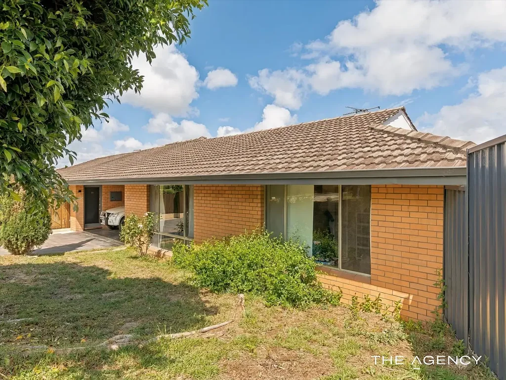 Spearwood 3ਬੈੱਡਰੂਮ North Facing 445sqm Corner Site, Side Access for Granny Flat or Subdivision Potential (STCA)