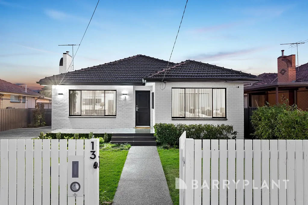 St Albans 5部屋 Rare Opportunity in Prime St Albans – Modern Family Living with Separate Studio