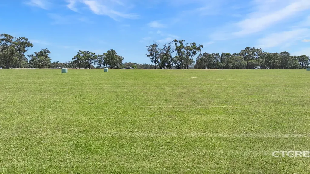 Marlo Over an Acre in Curlip