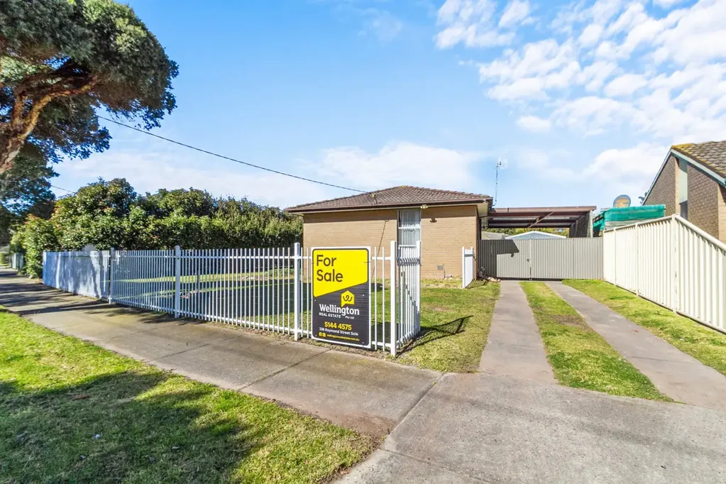 Sale 3 Bedroom Neat & Tidy Entry-Level Home or Investment