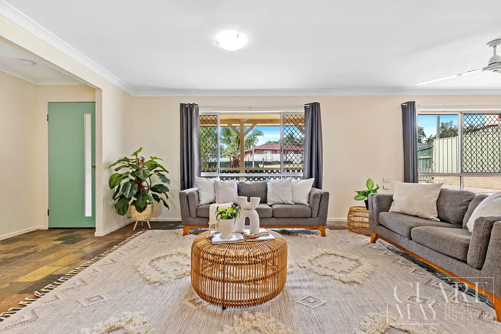 Redbank Plains 5房 家庭友好环境 开放式布局 无缝连接室内外 获批granny flat 低维护院子 三车位车库 太阳能电池板 靠近公园学校商店 Dual Living