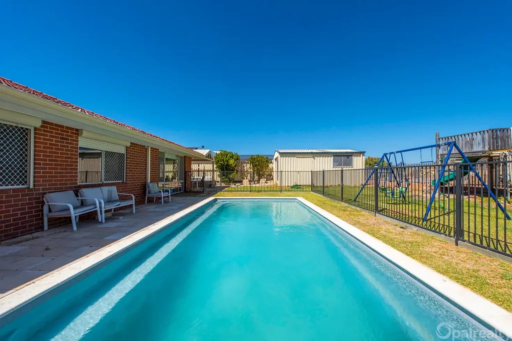 8 Formia Place, Secret Harbour, WA 6173