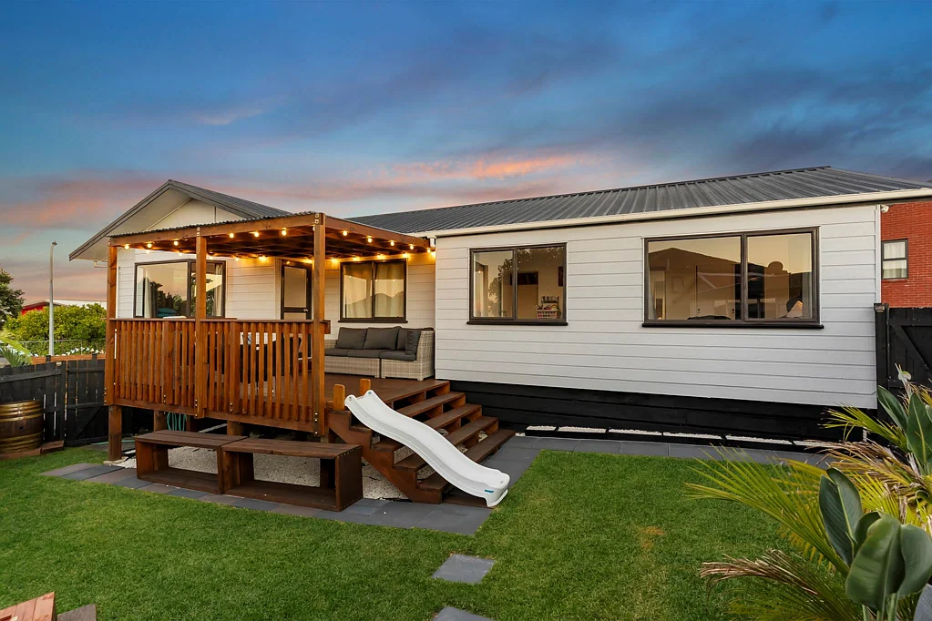 Clendon Park 4 Slaapkamer Stand-Alone & Gated family home. Move-In Ready!