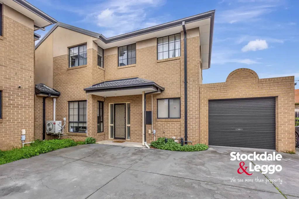 Step into comfort and convenience in the heart of Deer Park!