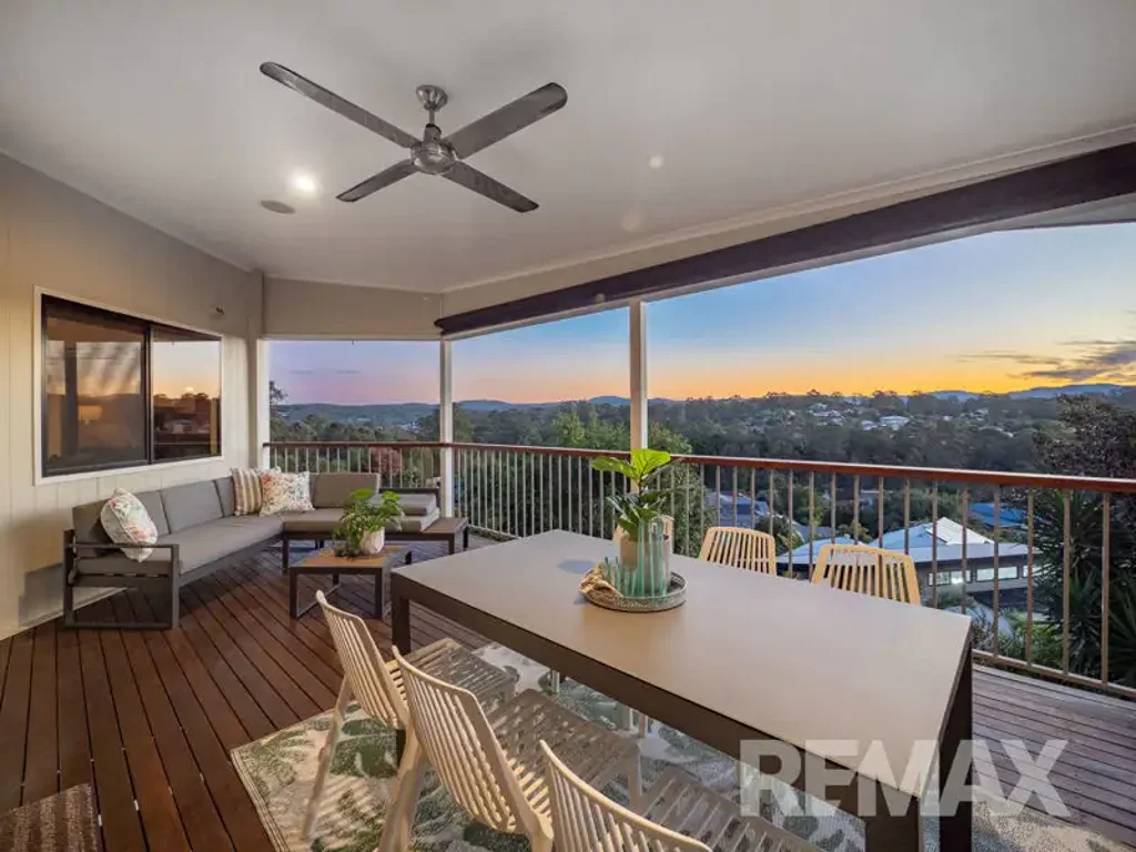 Eatons Hill 5 Bedroom ON TOP OF THE WORLD