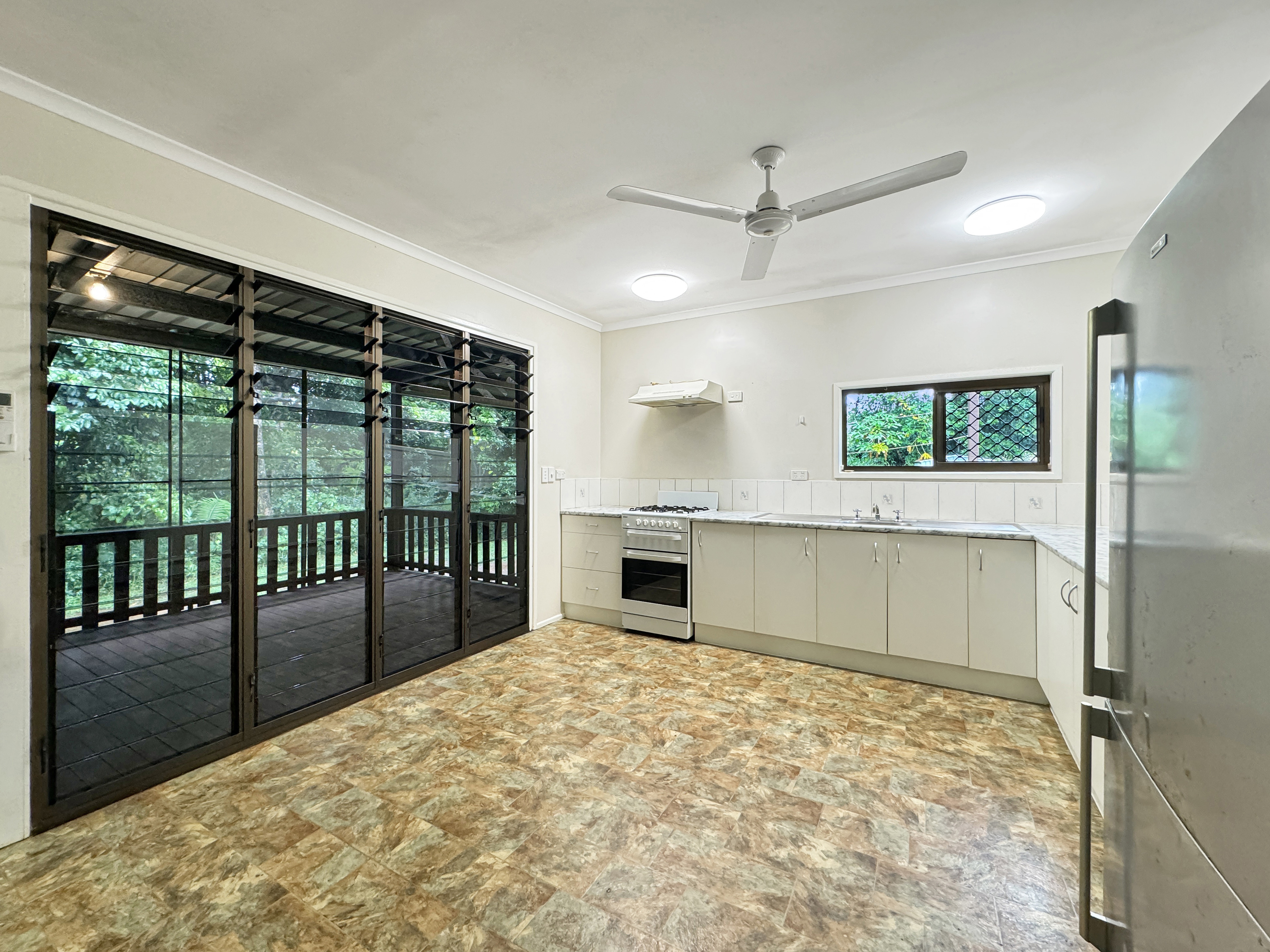 19 WEBB CT, BINGIL BAY QLD 4852, 0 침실, 0 욕실, House