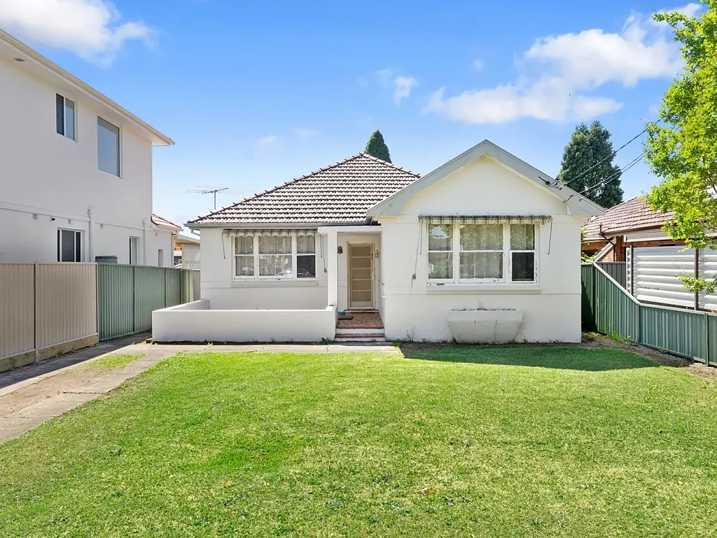 Inviting and Perfectly positioned home!