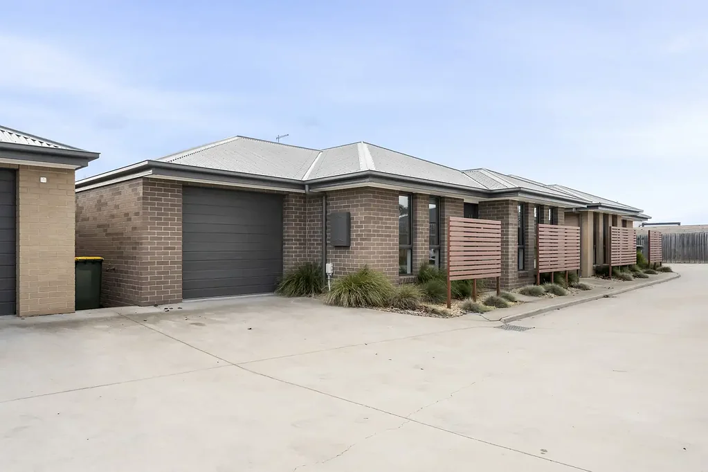 Brighton 3Zimmer One of only five residences, effortless low maintenance living and a sought after Brighton location.